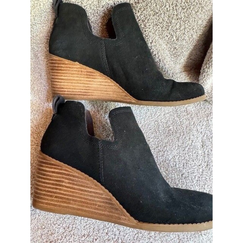 TOMS Women's Kallie Cutout‎ Black Suede Booties Boot sz 10 Wedge Heel Ankle EUC - Picture 7 of 9